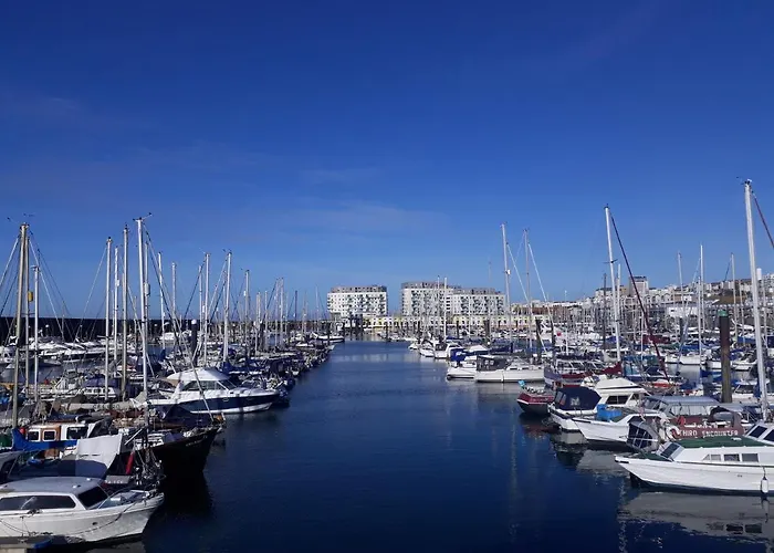 Fantastic Waterside Apartment In Brighton Marina
